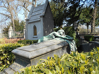 Bezoek aan het kerkhof van Laken 16
